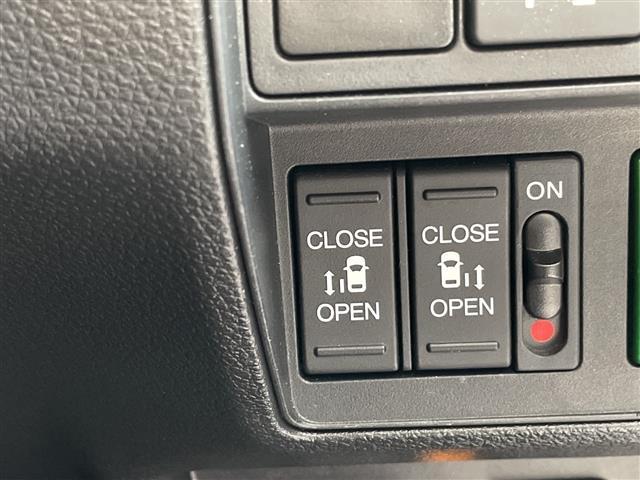 オデッセイ アブソルート　純正１０．５型ナビ　全方位カメラ　両側パワースライドドア　レーダークルーズコントロール　バックカメラ　パワーシート　コーナーセンサー　純正アルミホイール　ＥＴＣ２．０　ＬＥＤヘッドライト　パドルシフト（6枚目）