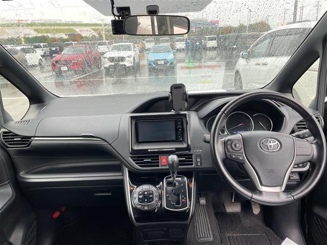 エスクァイア Ｘｉ　純正ナビ　フリップダウンモニター　両側パワースライドドア　バックカメラ　純正アルミホイール　ＬＥＤヘッドライト　オートライト　ドライブレコーダー　ＥＴＣ　フルセグ　ＣＤ　ＤＶＤ　Ｂｌｕｅｔｏｏｔｈ（2枚目）