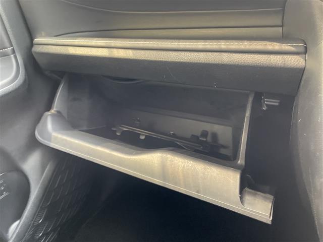 エスクァイア Ｘｉ　純正ナビ　フリップダウンモニター　両側パワースライドドア　バックカメラ　純正アルミホイール　ＬＥＤヘッドライト　オートライト　ドライブレコーダー　ＥＴＣ　フルセグ　ＣＤ　ＤＶＤ　Ｂｌｕｅｔｏｏｔｈ（26枚目）