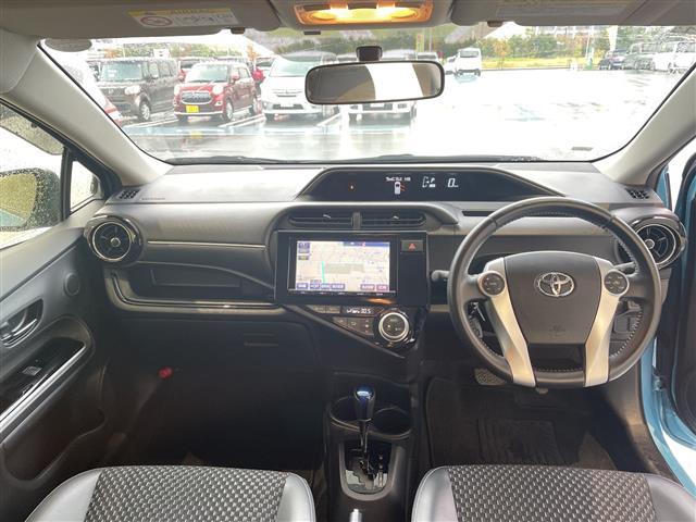 アクア Ｘ－アーバン　純正９型ナビ　フルセグ　Ｂｌｕｅｔｏｏｔｈ　バックカメラ　ステアリングスイッチ　ドアバイザー　スマートキー　プッシュスタート　電動格納ミラー（2枚目）