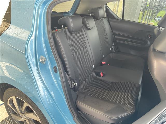 アクア Ｘ－アーバン　純正９型ナビ　フルセグ　Ｂｌｕｅｔｏｏｔｈ　バックカメラ　ステアリングスイッチ　ドアバイザー　スマートキー　プッシュスタート　電動格納ミラー（15枚目）