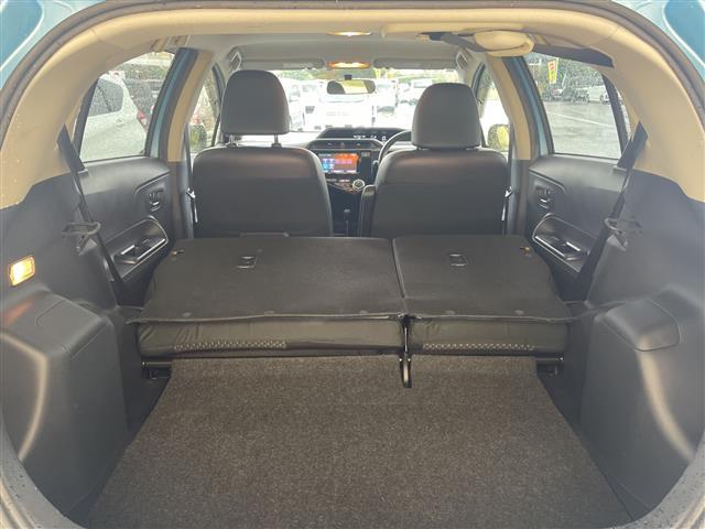 アクア Ｘ－アーバン　純正９型ナビ　フルセグ　Ｂｌｕｅｔｏｏｔｈ　バックカメラ　ステアリングスイッチ　ドアバイザー　スマートキー　プッシュスタート　電動格納ミラー（16枚目）