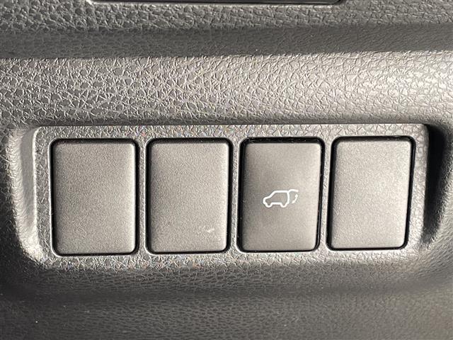 ハリアー プレミアム メタル アンド レザーパッケージ セーフティセンス 純正エアロパーツ 社外10型ナビ 3眼LED サンルーフ 黒革シート レーダークルコン シートヒーター エアシート バックカメラ 電動リヤゲート パワーシート コーナーセンサー(10枚目)