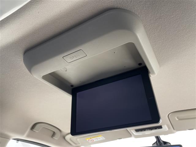 セレナ ｅ－パワー　ハイウェイスターＶ　プロパイロット　純正１０型ナビ　ＳＤカードなし　フリップダウンモニター　全方位カメラ　両側パワースライドドア　シートヒーター　インテリジェントミラー　バックカメラ　コーナーセンサー　ステアリングヒータ（4枚目）