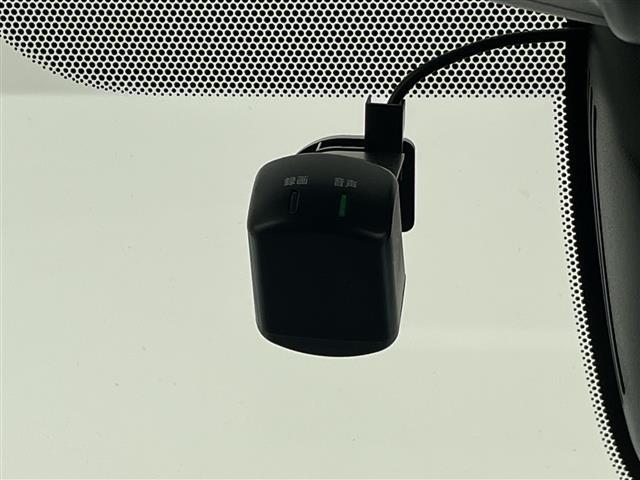 セレナ ｅ－パワー　ハイウェイスターＶ　プロパイロット　純正１０型ナビ　ＳＤカードなし　フリップダウンモニター　全方位カメラ　両側パワースライドドア　シートヒーター　インテリジェントミラー　バックカメラ　コーナーセンサー　ステアリングヒータ（11枚目）