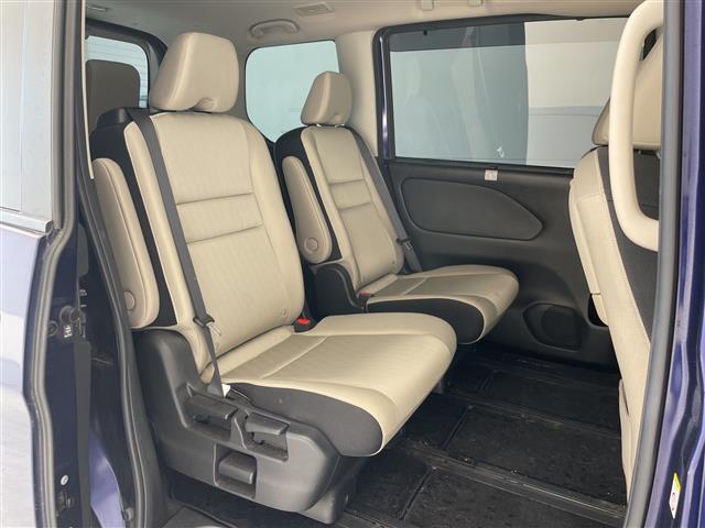 セレナ ｅ－パワー　ハイウェイスターＶ　プロパイロット　純正１０型ナビ　ＳＤカードなし　フリップダウンモニター　全方位カメラ　両側パワースライドドア　シートヒーター　インテリジェントミラー　バックカメラ　コーナーセンサー　ステアリングヒータ（15枚目）