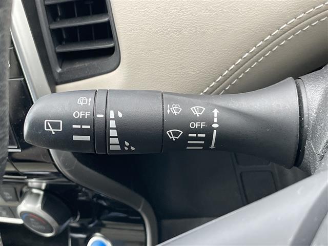 セレナ ｅ－パワー　ハイウェイスターＶ　プロパイロット　純正１０型ナビ　ＳＤカードなし　フリップダウンモニター　全方位カメラ　両側パワースライドドア　シートヒーター　インテリジェントミラー　バックカメラ　コーナーセンサー　ステアリングヒータ（21枚目）