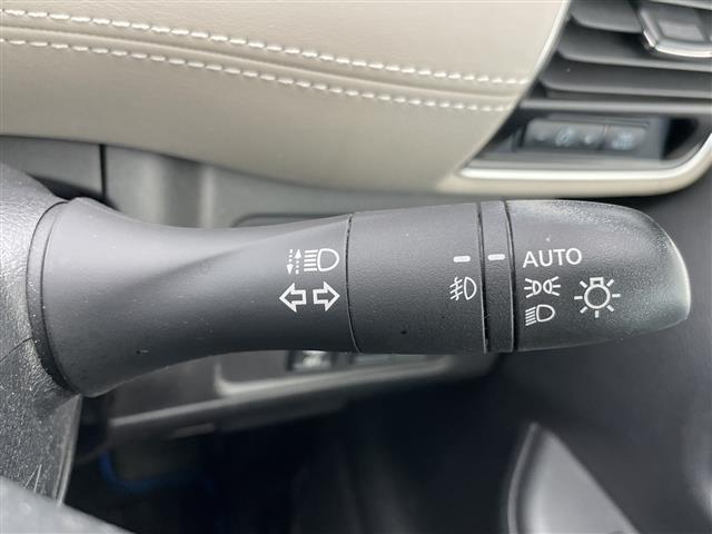 セレナ ｅ－パワー　ハイウェイスターＶ　プロパイロット　純正１０型ナビ　ＳＤカードなし　フリップダウンモニター　全方位カメラ　両側パワースライドドア　シートヒーター　インテリジェントミラー　バックカメラ　コーナーセンサー　ステアリングヒータ（24枚目）