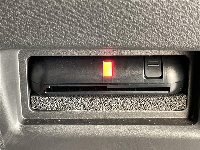 セレナ ハイウェイスターＶ　プロパイロット　９型ナビ　全方位カメラ　両側パワースライドドア　レーダークルーズコントロール　バックカメラ　ハンズフリースライドドア　コーナーセンサー　純正アルミホイール　ＥＴＣ　インテリジェントミラ（12枚目）