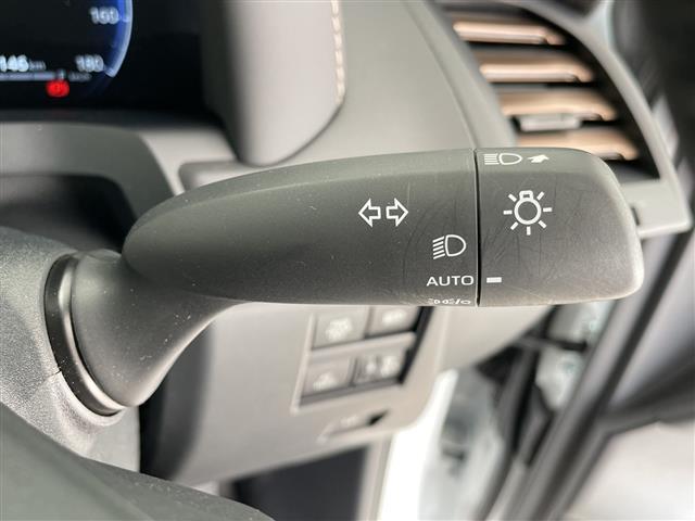 アルファードハイブリッド Ｘ　純正９型ディスプレイオーディオ　ナビ機能なし　フリップダウンモニター　全方位カメラ　三眼ＬＥＤヘッドライト　両側パワースライドドア　レーダークルーズコントロール　バックカメラ　ブラインドスポットモニタ（24枚目）