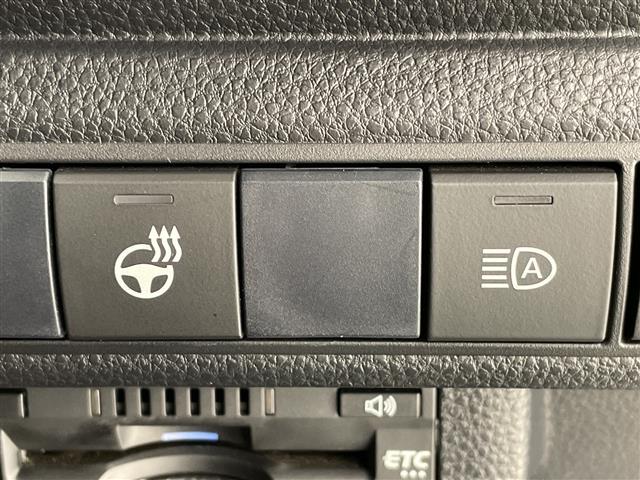 カローラツーリング ハイブリッド　ダブルバイビー　モデリスタエアロ　純正９型ディスプレイオーディオナビ　レーダークルーズコントロール　シートヒーター　バックカメラ　コーナーセンサー　純正アルミホイール　ステアリングヒーター　ＬＥＤライト　衝突軽減（8枚目）