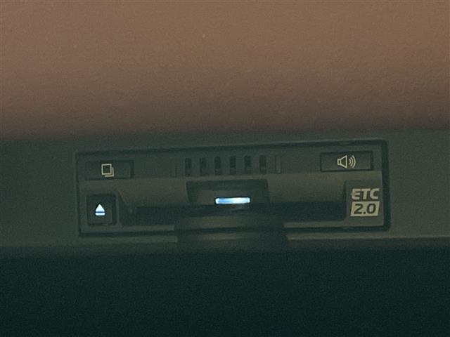 ＮＸ ＮＸ３００ｈ　スパイス＆シック　純正１０型ナビ　三眼ＬＥＤヘッドライト　全方位カメラ　レーダークルーズコントロール　シートヒーター　エアシート　電動リアゲート　パワーシート　コーナーセンサー　純正アルミホイール　ステアリングヒーター（12枚目）