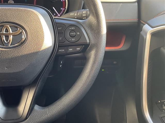 ＲＡＶ４ アドベンチャー　トヨタセーフティセンス　ＳＤナビ　ＳＤカードなし　レーダークルーズコントロール　バックカメラ　パワーシート　コーナーセンサー　純正アルミホイール　ルーフレール　ＥＴＣ　４ＷＤ　衝突軽減システム（7枚目）