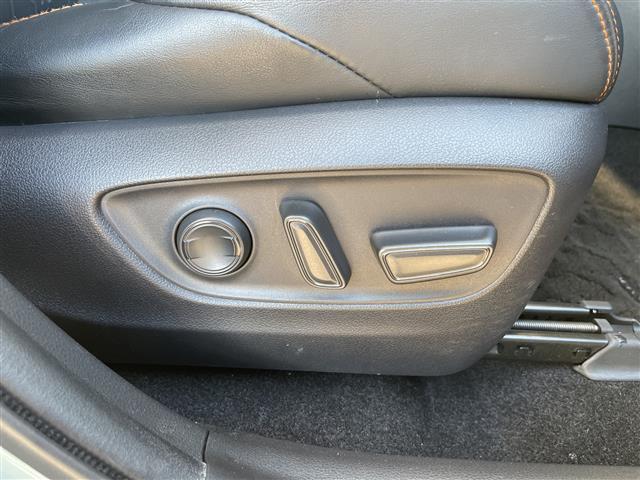 ＲＡＶ４ アドベンチャー　トヨタセーフティセンス　ＳＤナビ　ＳＤカードなし　レーダークルーズコントロール　バックカメラ　パワーシート　コーナーセンサー　純正アルミホイール　ルーフレール　ＥＴＣ　４ＷＤ　衝突軽減システム（30枚目）