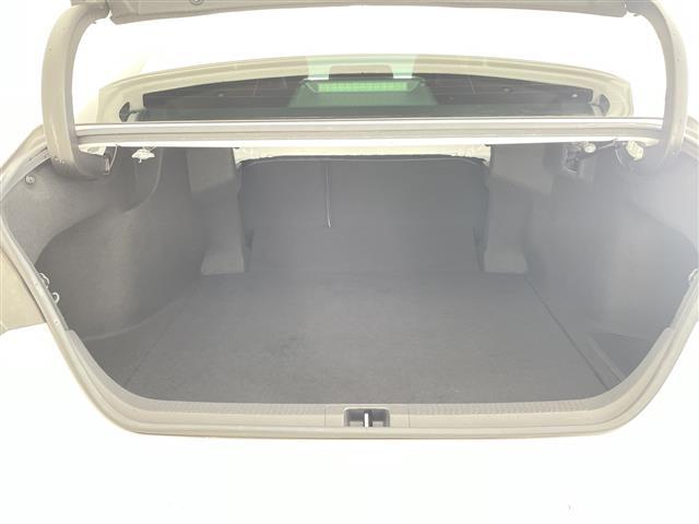 カムリ Ｇレザーパッケージ　トヨタセーフティセンス　純正８型ナビ　ＳＤカードなし　モデリスタエアロ　レーダークルーズコントロール　シートヒーター　バックカメラ　パワーシート　コーナーセンサー　純正アルミホイール　ＥＴＣ２．０（16枚目）