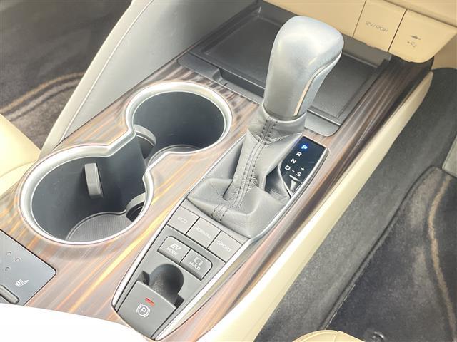 カムリ Ｇレザーパッケージ　トヨタセーフティセンス　純正８型ナビ　ＳＤカードなし　モデリスタエアロ　レーダークルーズコントロール　シートヒーター　バックカメラ　パワーシート　コーナーセンサー　純正アルミホイール　ＥＴＣ２．０（25枚目）