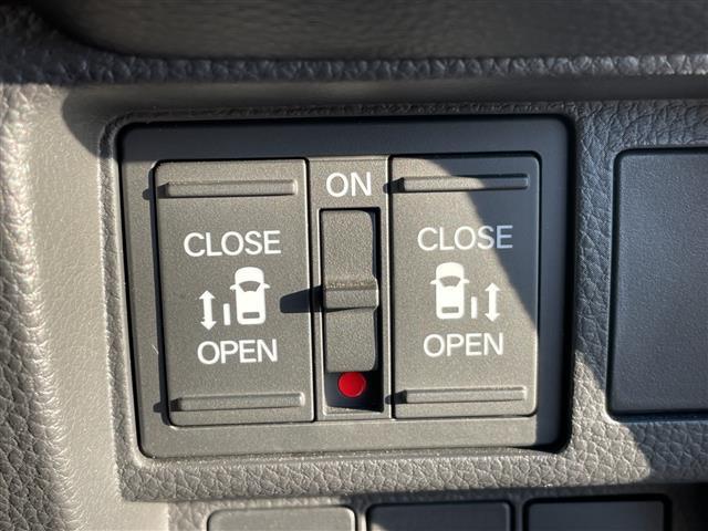 ステップワゴン ｅ：ＨＥＶスパーダ　プレミアムライン　純正１１．４型ナビ　純正１５．６型フリップダウンモニター　全方位カメラ　両側パワースライドドア　レーダークルーズコントロール　シートヒーター　バックカメラ　電動リアゲート　ブラインドスポットモニター（11枚目）