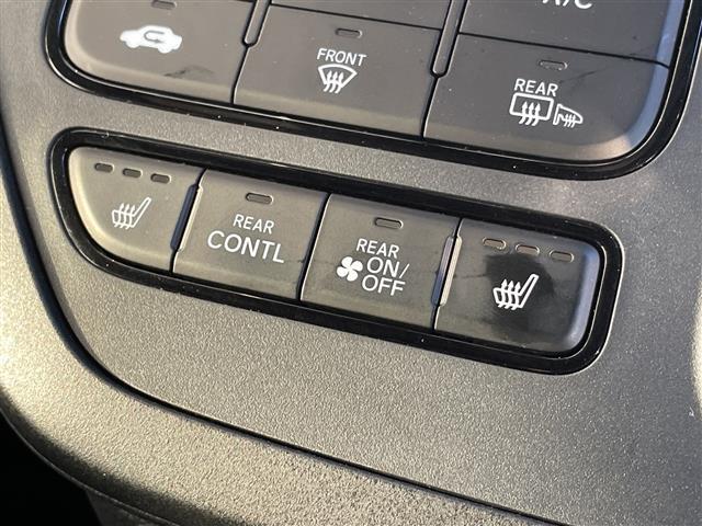 ステップワゴン ｅ：ＨＥＶスパーダ　プレミアムライン　純正１１．４型ナビ　純正１５．６型フリップダウンモニター　全方位カメラ　両側パワースライドドア　レーダークルーズコントロール　シートヒーター　バックカメラ　電動リアゲート　ブラインドスポットモニター（12枚目）