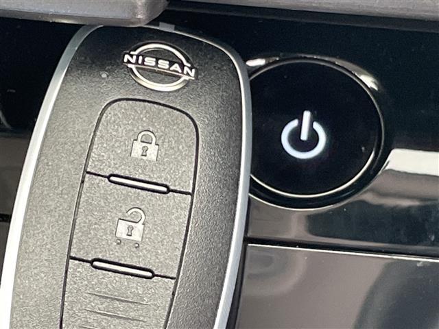 サクラ Ｘ　９０周年記念車　純正９型ディスプレイオーディオ　ナビ機能なし　全方位カメラ　バックカメラ　コーナーセンサー　純正アルミホイール　ＬＥＤヘッドライト　オートマチックハイビーム　ドライブレコーダー　衝突軽減システム（9枚目）