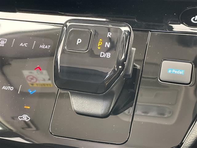 サクラ Ｘ　９０周年記念車　純正９型ディスプレイオーディオ　ナビ機能なし　全方位カメラ　バックカメラ　コーナーセンサー　純正アルミホイール　ＬＥＤヘッドライト　オートマチックハイビーム　ドライブレコーダー　衝突軽減システム（13枚目）