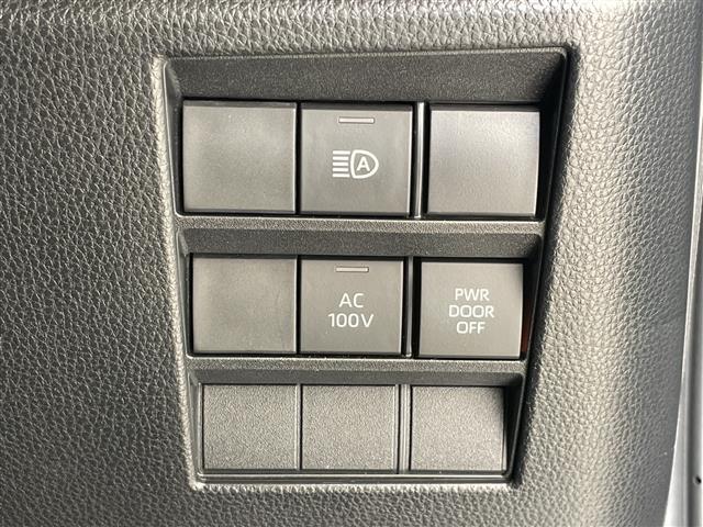 ヴォクシー ハイブリッドＳ－Ｚ　トヨタチームメイト　アドバンストパーク　アドバンストドライブ　純正ディズプレイオーディオナビ　フリップダウンモニター　両側パワースライドドア　レーダークルーズコントロール　シートヒーター　ＨＵＤ（9枚目）