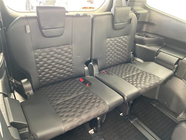 ヴォクシー ハイブリッドＳ－Ｚ　トヨタチームメイト　アドバンストパーク　アドバンストドライブ　純正ディズプレイオーディオナビ　フリップダウンモニター　両側パワースライドドア　レーダークルーズコントロール　シートヒーター　ＨＵＤ（16枚目）