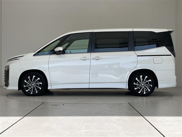 ヴォクシー ハイブリッドＳ－Ｚ　トヨタチームメイト　アドバンストパーク　アドバンストドライブ　純正ディズプレイオーディオナビ　フリップダウンモニター　両側パワースライドドア　レーダークルーズコントロール　シートヒーター　ＨＵＤ（19枚目）