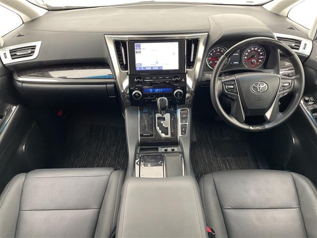 アルファード ２．５Ｓ　Ｃパッケージ　純正９型ディスプレイオーディオナビ　フリップダウンモニター　三眼ＬＥＤヘッドライト　両側パワースライドドア　レーダークルーズコントロール　シートヒーター　バックカメラ　電動リアゲート　パワーシート（2枚目）