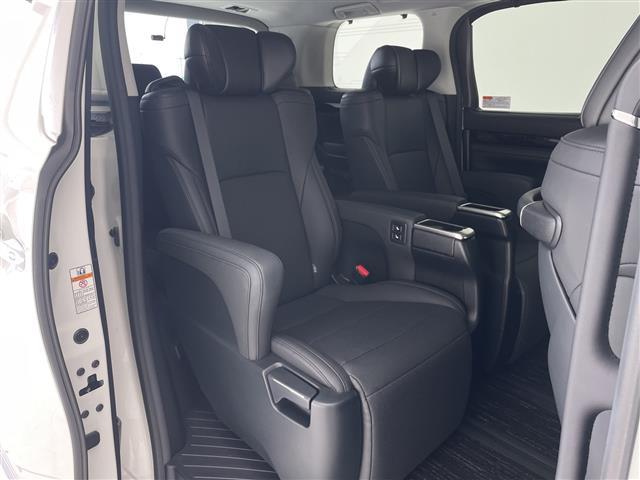 アルファード ２．５Ｓ　Ｃパッケージ　純正９型ディスプレイオーディオナビ　フリップダウンモニター　三眼ＬＥＤヘッドライト　両側パワースライドドア　レーダークルーズコントロール　シートヒーター　バックカメラ　電動リアゲート　パワーシート（15枚目）