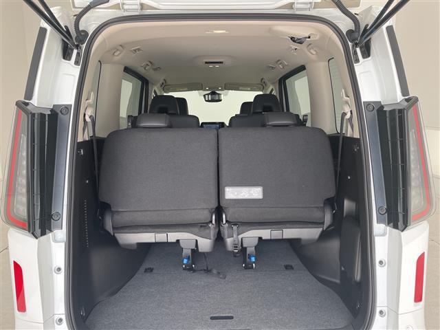 セレナ ハイウェイスターV Vセレクション プロパイロット 純正9型ナビ 全方位カメラ 両側パワースライドドア レーダークルーズコントロール バックカメラ コーナーセンサー 純正アルミホイール LEDヘッドライト パドルシフト インナーミラー(31枚目)