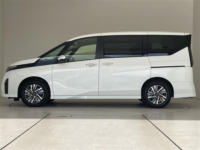 セレナ ハイウェイスターV Vセレクション プロパイロット 純正9型ナビ 全方位カメラ 両側パワースライドドア レーダークルーズコントロール バックカメラ コーナーセンサー 純正アルミホイール LEDヘッドライト パドルシフト インナーミラー(34枚目)