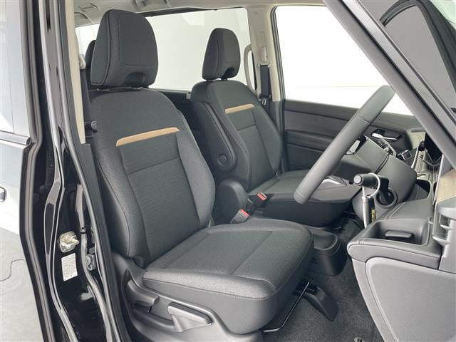 セレナ e-パワー ハイウェイスターV プロパイロット 登録済未使用車 純正12.4型ディズプレイオーディオナビ 全方位カメラ 両側パワースライドドア レーダークルーズコントロール バックカメラ ハンズフリースライドドア ワイヤレス充電機(14枚目)