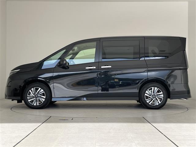 セレナ e-パワー ハイウェイスターV プロパイロット 登録済未使用車 純正12.4型ディズプレイオーディオナビ 全方位カメラ 両側パワースライドドア レーダークルーズコントロール バックカメラ ハンズフリースライドドア ワイヤレス充電機(19枚目)