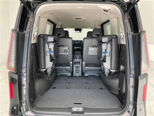 セレナ e-パワー ハイウェイスターV プロパイロット 登録済未使用車 純正12.4型ディズプレイオーディオナビ 全方位カメラ 両側パワースライドドア レーダークルーズコントロール バックカメラ ハンズフリースライドドア ワイヤレス充電機(32枚目)