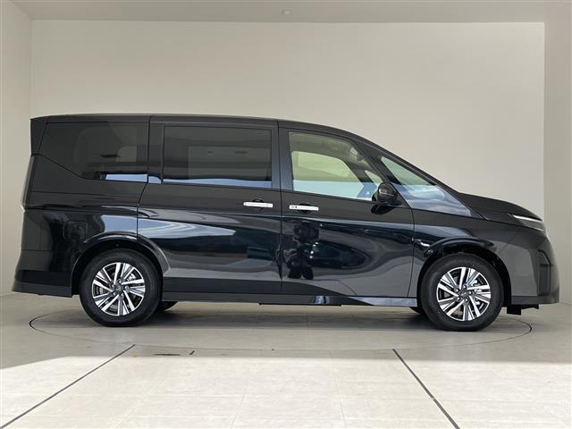 セレナ e-パワー ハイウェイスターV プロパイロット 登録済未使用車 純正12.4型ディズプレイオーディオナビ 全方位カメラ 両側パワースライドドア レーダークルーズコントロール バックカメラ ハンズフリースライドドア ワイヤレス充電機(35枚目)