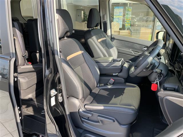 セレナ ハイウェイスターV プロパイロット SDナビ レーダークルーズコントロール パドルシフト ブラインドスポットモニター ドライブレコーダー バックカメラ ETC 両側パワースライドドア オートホールド 衝突軽減システム(14枚目)