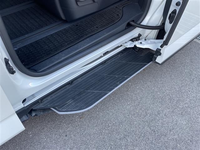 ノア ハイブリッドZ アドバンストパーク トヨタセーフティセンス 純正10.5型ディスプレイオーディオナビ 全方位カメラ 両側パワースライドドア レーダークルーズコントロール シートヒーター ユニバーサルステップ(13枚目)