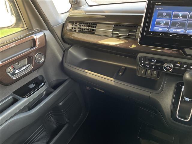 N-BOXカスタム G・Lホンダセンシング 純正ナビ CD DVD Bluetooth 両側パワースライドドア バックカメラ ドライブレコーダー バックカメラ レーダークルーズコントロール レーンキープアシスト ETC ステアリングスイッチ(26枚目)