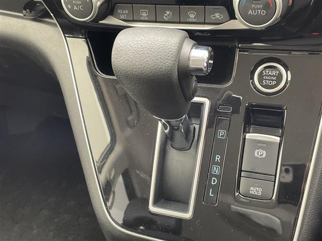 セレナ ハイウェイスターＶ　プロパイロット　ＳＤナビ　両側パワースライドドア　放水シート　レーダークルーズコントロール　バックカメラ　コーナーセンサー　純正アルミホイール　ブラインドスポットモニター　ＬＬＥＤヘッドライト（12枚目）