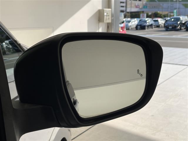 セレナ ハイウェイスターＶ　プロパイロット　ＳＤナビ　両側パワースライドドア　放水シート　レーダークルーズコントロール　バックカメラ　コーナーセンサー　純正アルミホイール　ブラインドスポットモニター　ＬＬＥＤヘッドライト（32枚目）