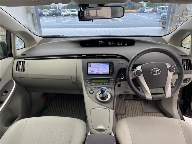 プリウス Ｓ　ＬＥＤエディション　純正ナビ　バックカメラ　ＬＥＤヘッドライト　ドライブレコーダー　ＥＴＣ　ステアリングスイッチ　スマートキー　プッシュスタート（2枚目）