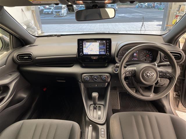 ヤリス Ｘ　純正８型ディスプレイオーディオナビ　レーダークルーズコントロール　バックカメラ　コーナーセンサー　ＥＴＣ２．０　オートマチックハイビーム　ドライブレコーダー　衝突軽減システム（2枚目）