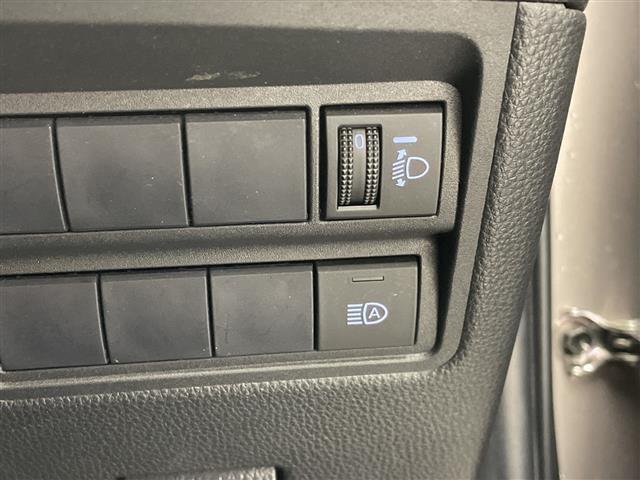 ヤリス Ｘ　純正８型ディスプレイオーディオナビ　レーダークルーズコントロール　バックカメラ　コーナーセンサー　ＥＴＣ２．０　オートマチックハイビーム　ドライブレコーダー　衝突軽減システム（12枚目）