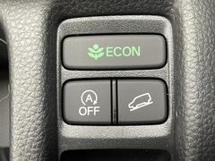 【ＥＣＯＮモード（イーコン）】クルマの動きを管理するシステムです。燃費を優先に自動制御されるもので、低燃費走行を自然にできるようになります。 6