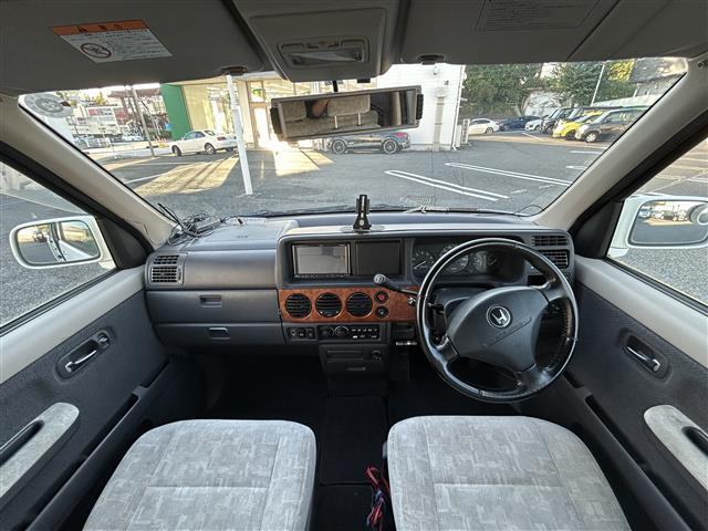 ステップワゴン W フィールドデッキ バックカメラ 回転対座シート(セカンドシート) 後席テーブル フィールドデッキ 後席優先ヒーター オートエアコン 片側スライドドア イージークローザードア ドアバイザー 電動格納ミラー(7枚目)