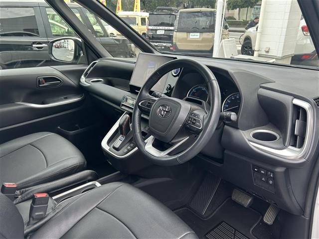 ヴォクシー ハイブリッドS-G 1オーナー純正ナビパノラミックビューMフルセグTVフリップDモニターBT両側パワースライドドア ユニバーサルステップ アドバンスドパーク シートヒーターコンソールBOX AC100V(室内コンセント)(17枚目)