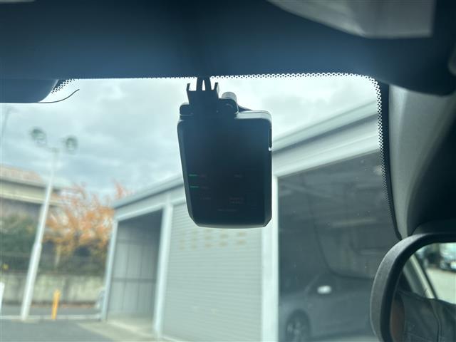 シビック タイプR ワンオーナー フルセグナビ ビルトインETC バックカメラ コーナーセンサー 横滑り防止装置 LEDヘッドライト スマートキー スペアキー1本 保証書(11枚目)