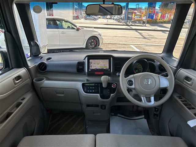 N-BOX G・Lパッケージ 4WD 社外メモリナビ横滑り防止装置 盗難防止装置 ETC ドアバイザー パワースライドドア 14インチ純正アルミホイール チップアップシート スペアキー1本 プッシュスタート スペアキー1本(2枚目)