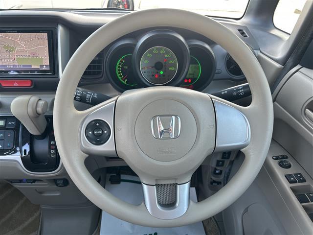 N-BOX G・Lパッケージ 4WD 社外メモリナビ横滑り防止装置 盗難防止装置 ETC ドアバイザー パワースライドドア 14インチ純正アルミホイール チップアップシート スペアキー1本 プッシュスタート スペアキー1本(3枚目)