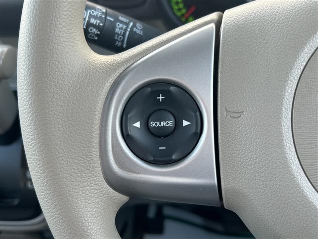 N-BOX G・Lパッケージ 4WD 社外メモリナビ横滑り防止装置 盗難防止装置 ETC ドアバイザー パワースライドドア 14インチ純正アルミホイール チップアップシート スペアキー1本 プッシュスタート スペアキー1本(4枚目)